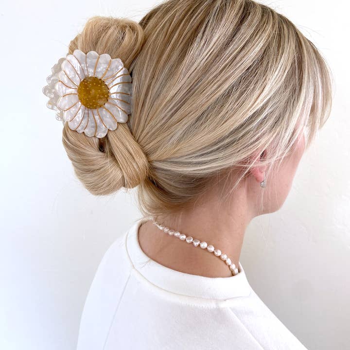 Hand-painted Daisy Claw Clip
