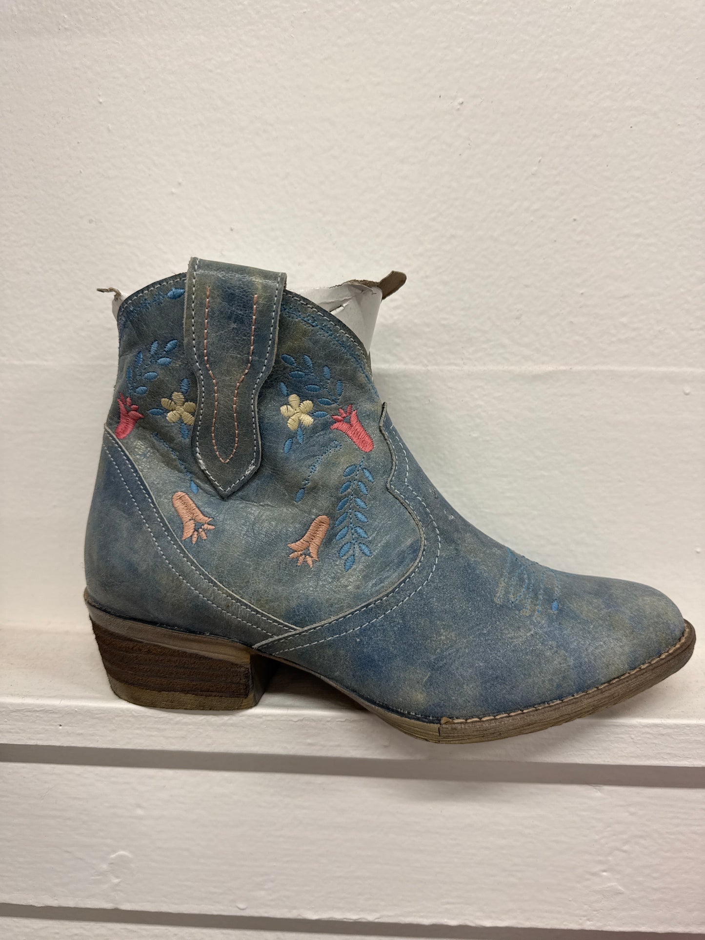 Circle G LD Embroidery Round Toe Bootie