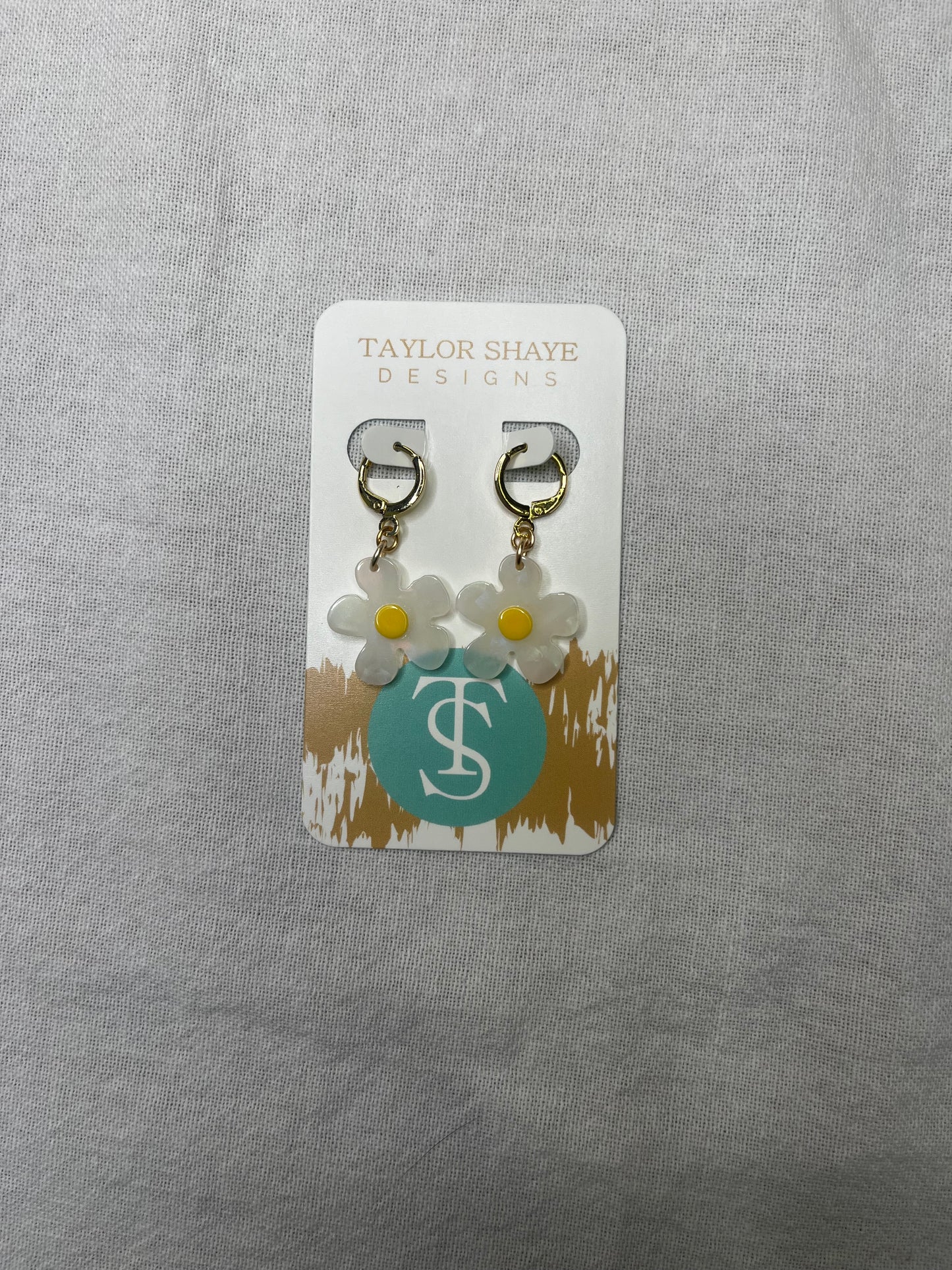 Taylor Shaye Daisy Flower Huggies