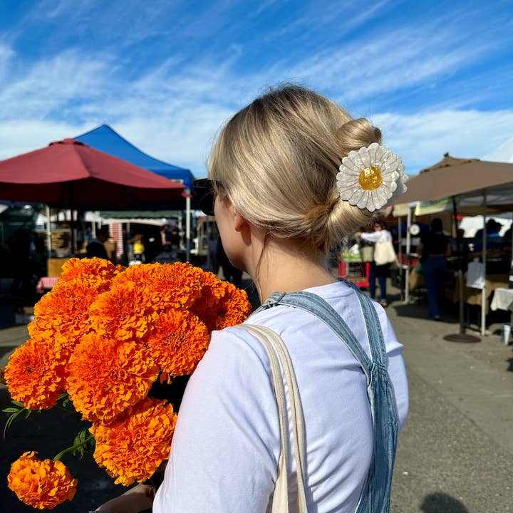 Hand-painted Daisy Claw Clip