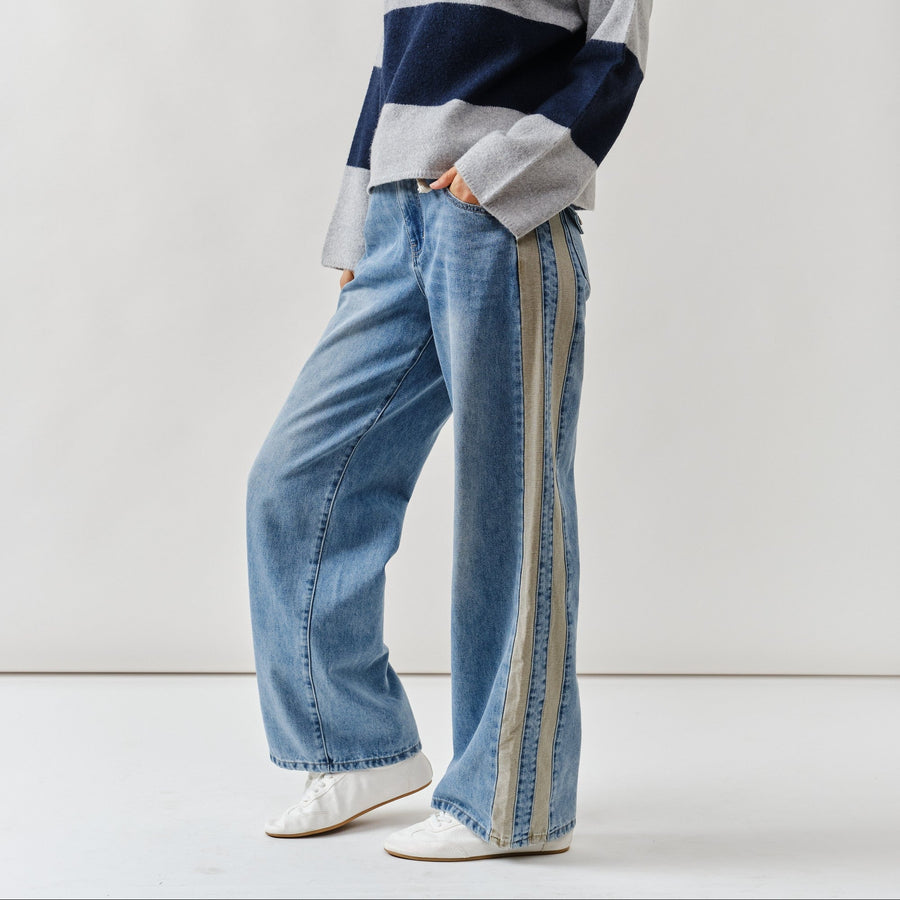 Aaron & Amber Contrast Line Slouchy Jeans